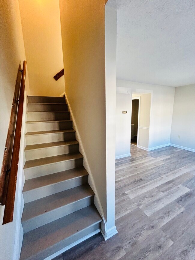 Building Photo - 508 Yorktowne Pl