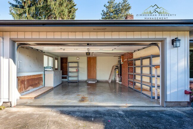 Building Photo - Amazing Cal Young Neighborhood! Beautiful ...