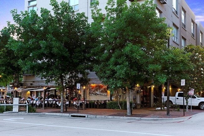 Building Photo - 2000 Bagby St