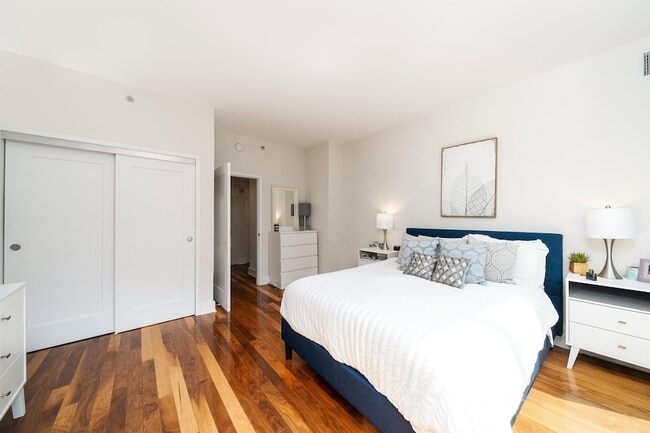 Building Photo - 800 Jackson St