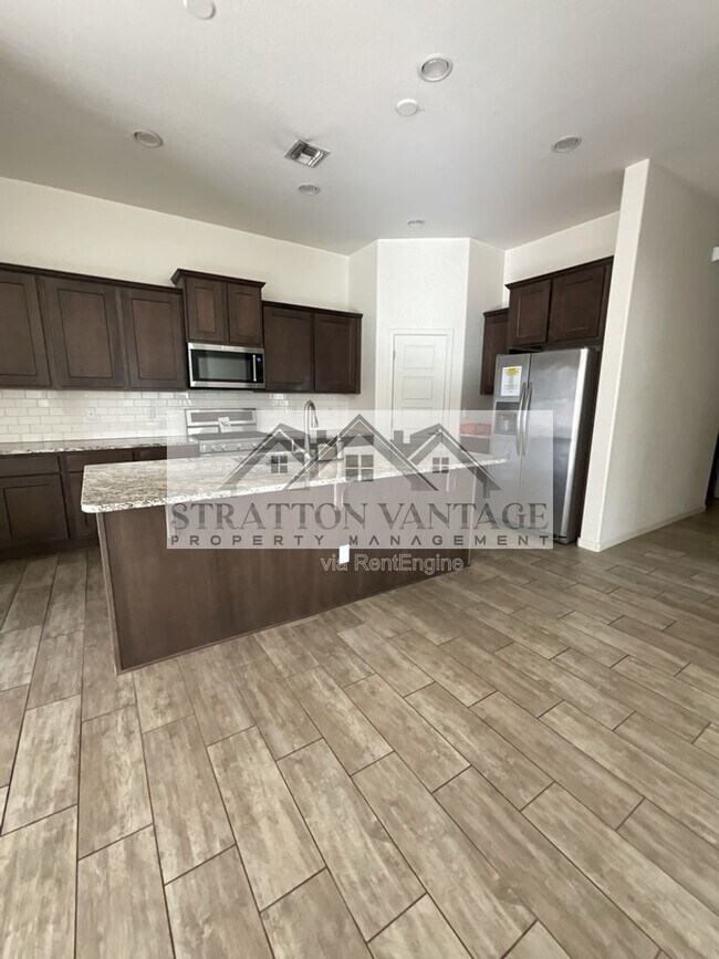 Building Photo - 10155 E Naranja Ave