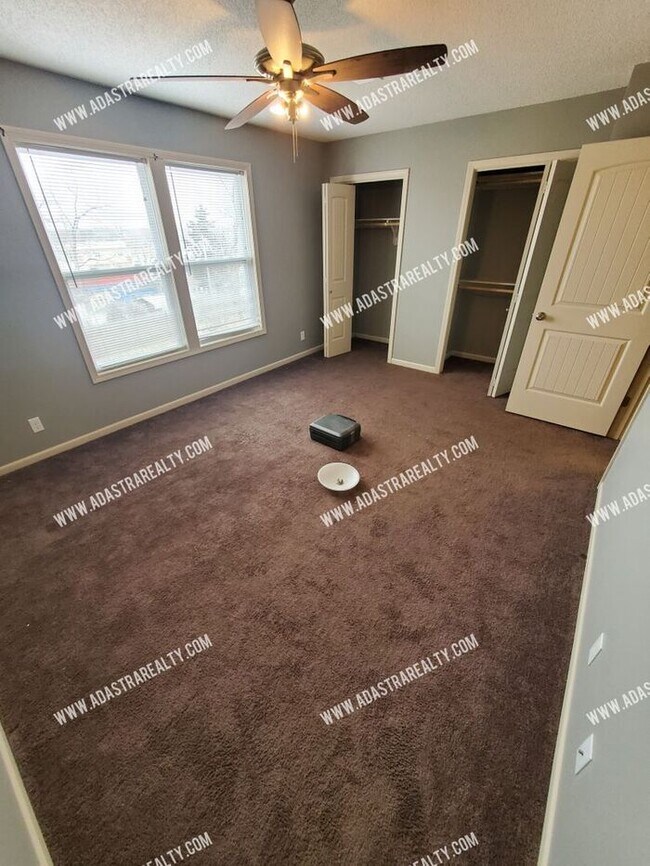 Building Photo - Beautiful Updated Townhome in Downtown KCK-Coming SOON!!