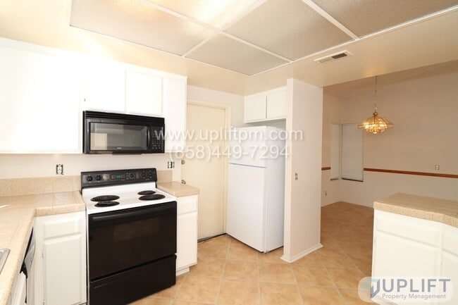 Building Photo - 3 Bed, 2 Bath Home w/ Central HVAC, 2 Car ...