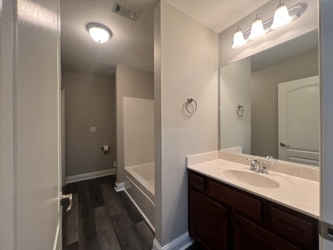 Building Photo - 3020 Crown Creek Cir