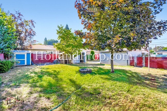 Building Photo - Welcome Home to Your Perfect Hillsboro Retreat!