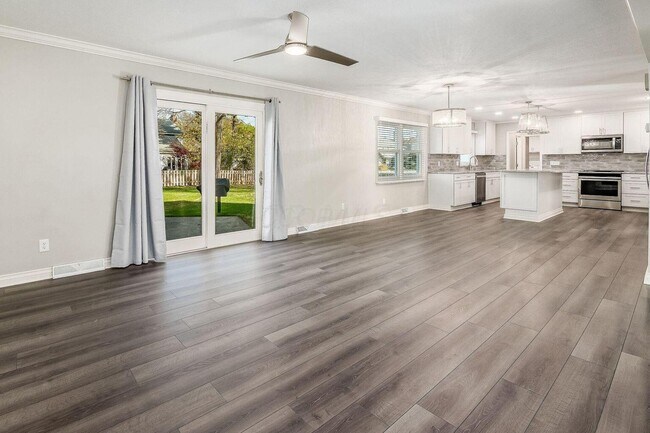Building Photo - 1350 Marlyn Dr