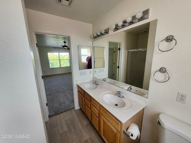 Building Photo - 13697 E Oxmoor Valley Dr