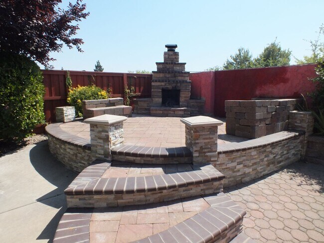 Building Photo - 3/2 Folsom Broadstone Village with outdoor...