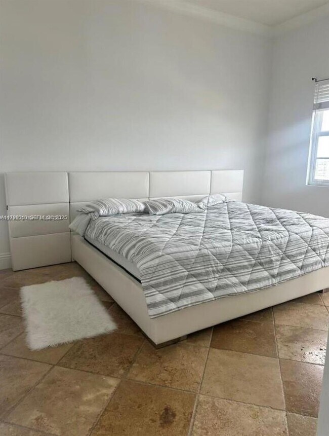 Building Photo - 6770 Indian Creek Dr