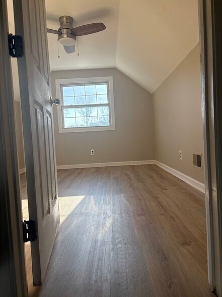 Building Photo - 8 Lynch Farm Dr