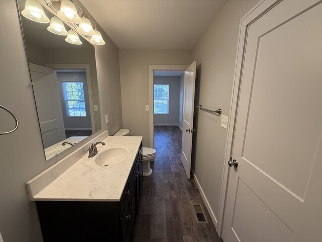 Building Photo - 408 Creekview Dr