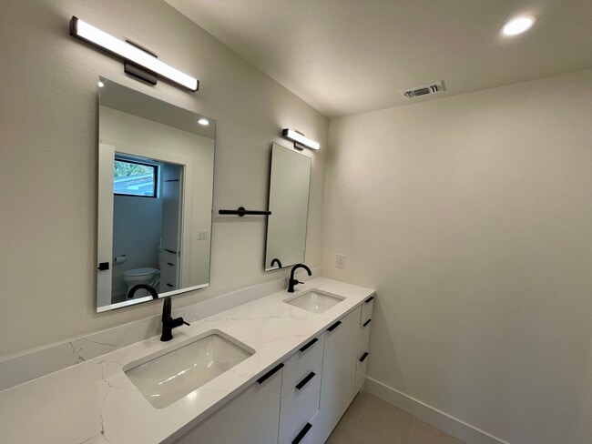 Building Photo - Palo Duro