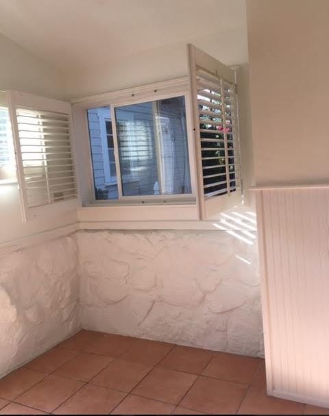 Breakfast nook - 3226 Montrose Ave