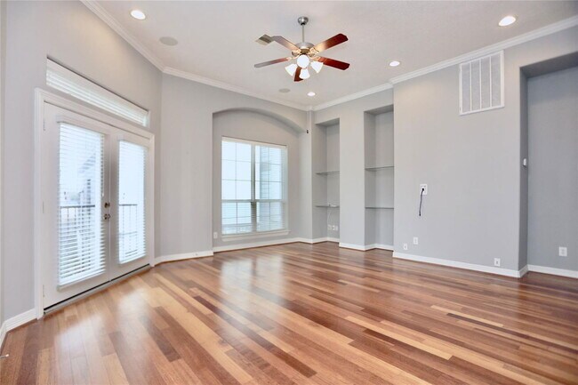 Building Photo - 114 Heights Blvd