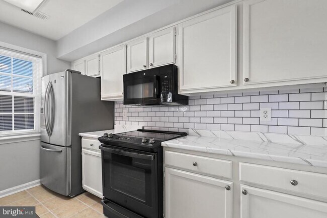Building Photo - 9904 Hagel Cir