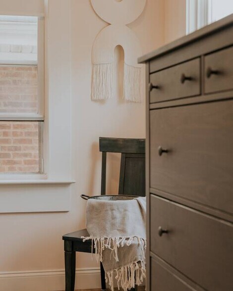 Building Photo - 3 S Surrey Ave