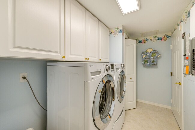 Building Photo - 25031 Banbridge Ct
