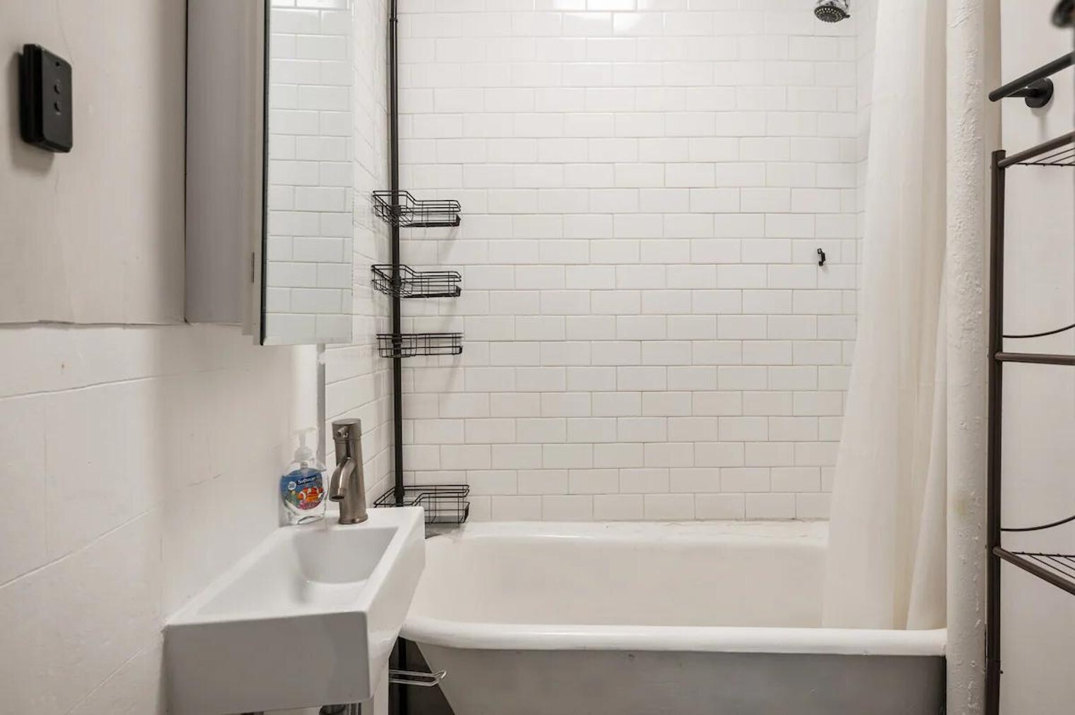 Building Photo - 330 E 61st St