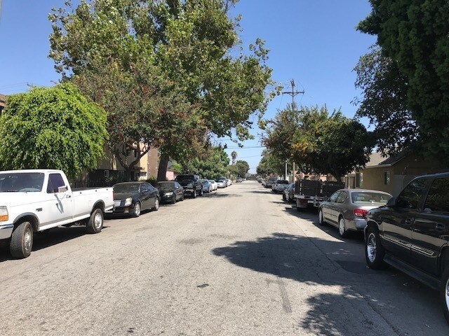 Building Photo - 1427 W Parade St