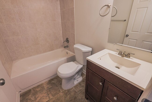Building Photo - 821 Johahn Dr