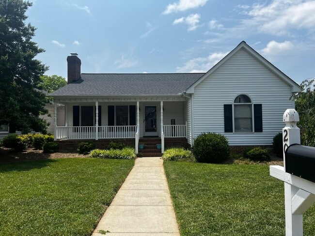 Primary Photo - Three bedroom, 2 bath house in Gibsonville