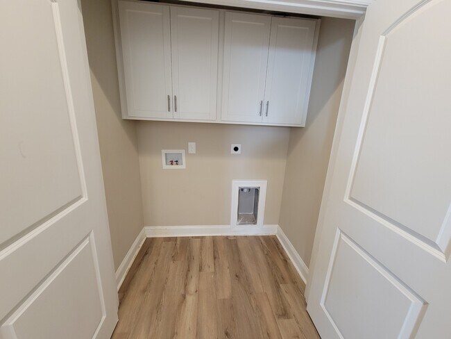 Building Photo - 232 Leonda Dr