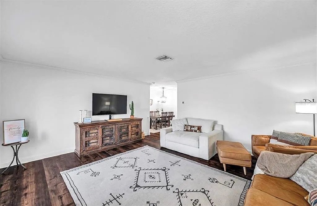 Building Photo - 2873 Sarah Dr