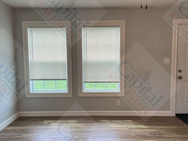 Building Photo - Cozy 3 Bedroom