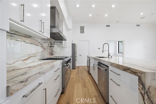 Building Photo - 6565 Pickwick St