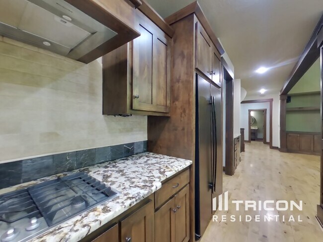 Building Photo - 20924 W 68th St