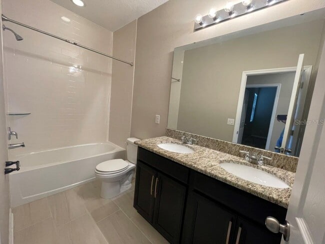 Building Photo - 15221 Sunrise Grove Ct