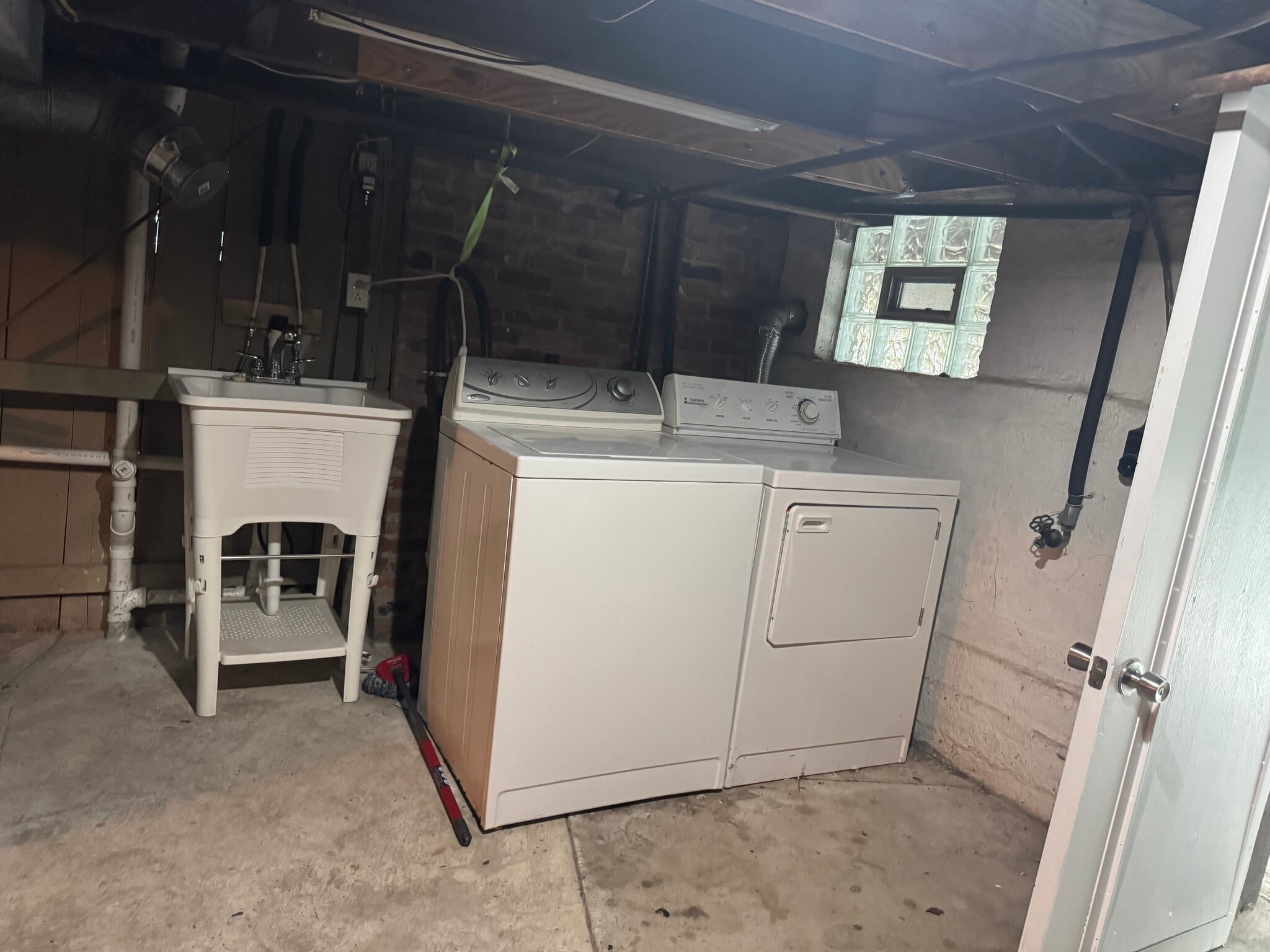 Basement laundry - 51 Little Deer Creek Rd