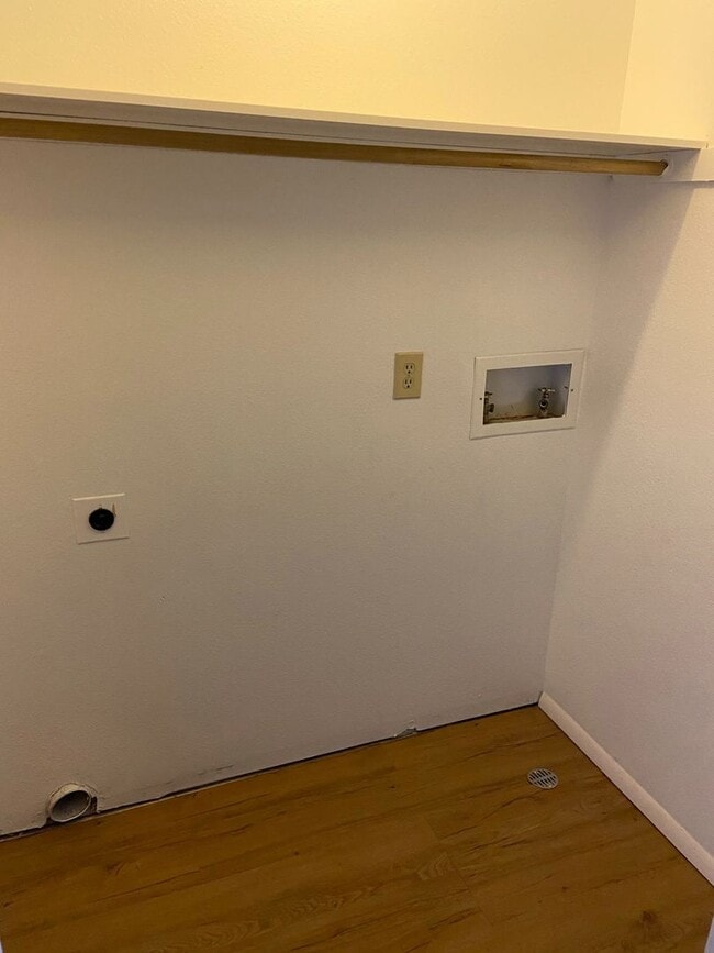 Building Photo - Stunning 2 Bed/2 Bath Townhome near Ft Carson!