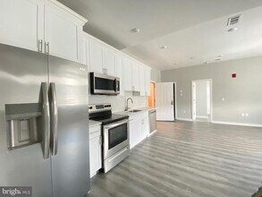 Building Photo - 1 W Main St