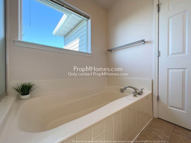 Building Photo - Four Bedroom Home with Amazing Views in Bull Mountain! DEPOSIT SPECIAL