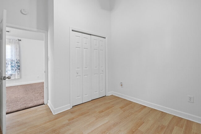 Building Photo - 3216 Marne Ave