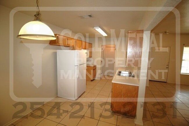 Building Photo - 2802 Alma Dr