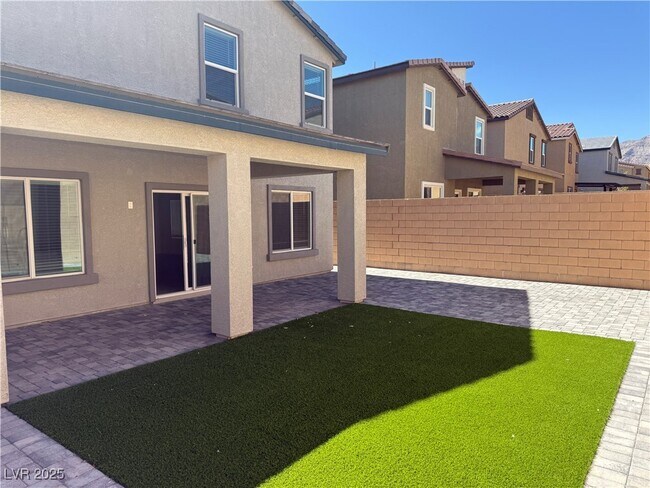 Building Photo - 10960 Meridian Flds Ave