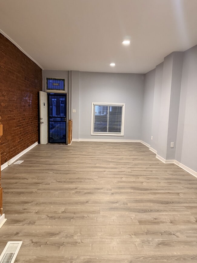 Building Photo - 1617 Darley Ave