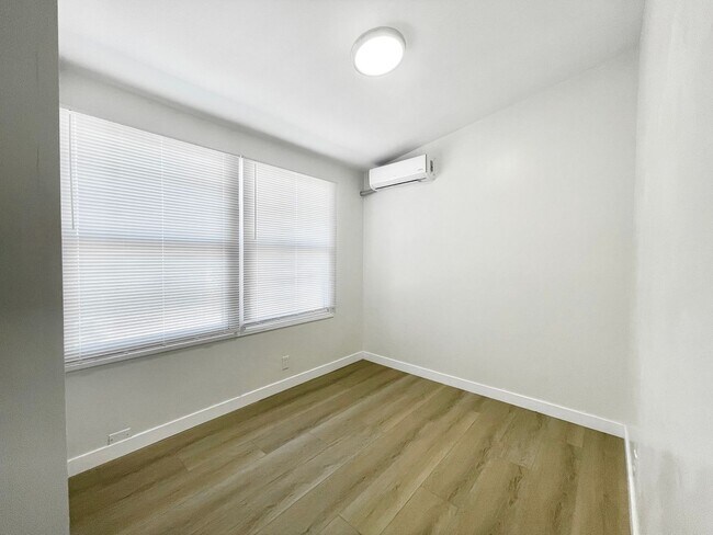 Building Photo - Beautiful Remodeled 4 Bedroom 2 Bathroom H...