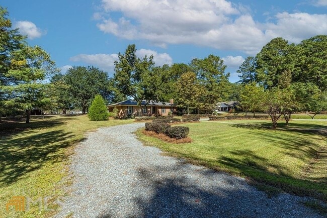 Building Photo - 404 E First St