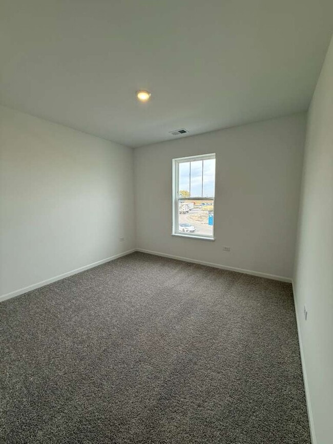 Building Photo - 25747 W Yorkshire Dr