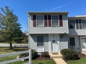 Building Photo - 1684 Thenia Pl