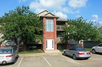 Building Photo - Great location- 2-bedroom, 1-bath condo in Coralville