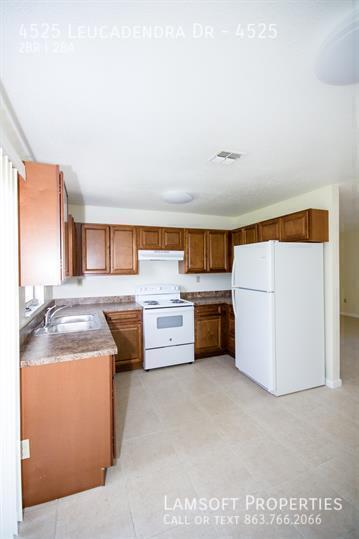 Building Photo - 4525 Leucadendra Dr