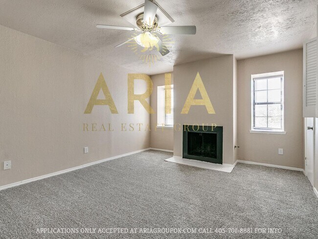 Building Photo - Spacious 2 Bed/1.5 Bath Townhouse in East ...