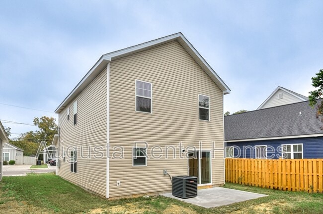 Building Photo - 34 Sherman St