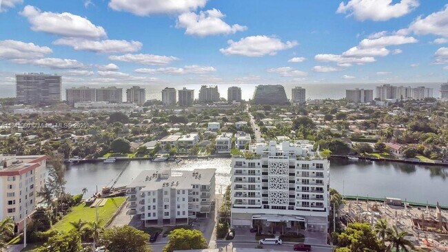 Building Photo - 9261 E Bay Harbor Dr