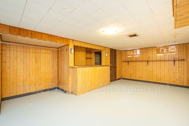 Building Photo - 3934 Oakshire Rd