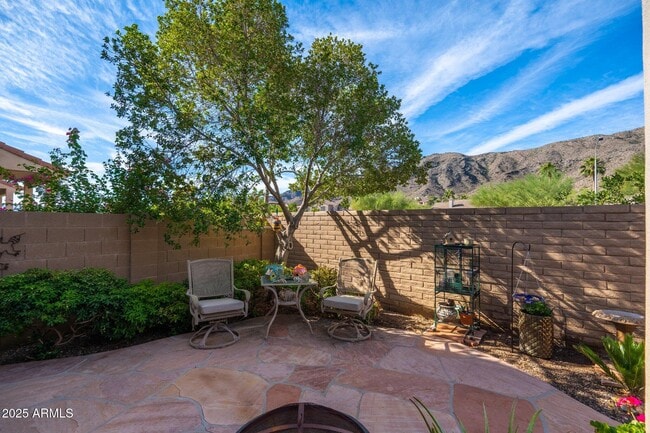 Building Photo - 322 W Mountain Sage Dr